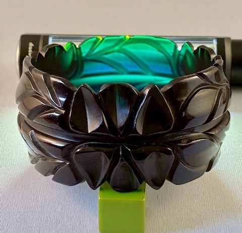 BB230 Wide carved bakelite bangle - Image 2