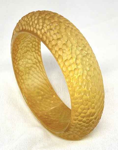 BB269 Dimple carved applejuice bakelite bangle - Image 2