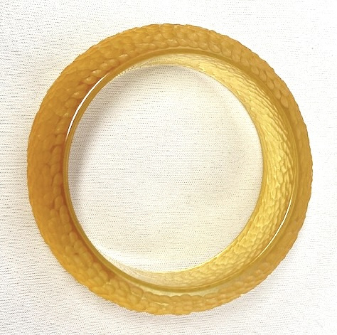 BB269 Dimple carved applejuice bakelite bangle - Image 3