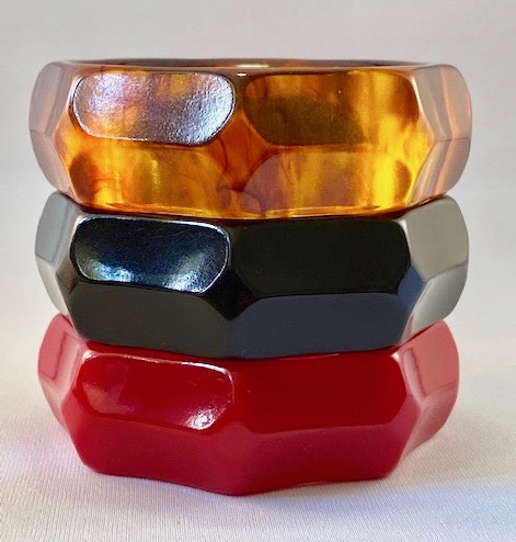 BB310 Black & red bakelite bangles