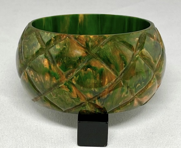 BB331 Chunky wide quilt carved marbled green bakelite bangle
