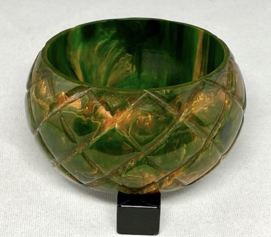 BB331 Chunky wide quilt carved marbled green bakelite bangle - Image 2