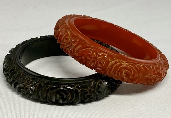 BB382 chunky all over floral carved bakelite bangles - Image 3