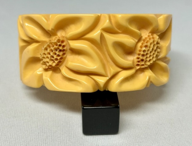 BB431 Flower carved corn bakelite hinged bracelet/small wrist