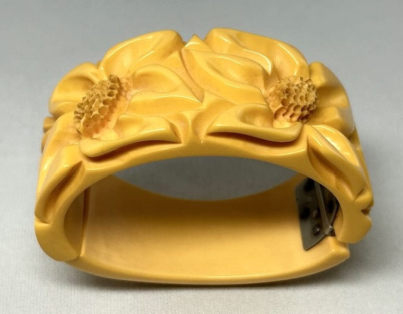 BB431 Flower carved corn bakelite hinged bracelet/small wrist - Image 2