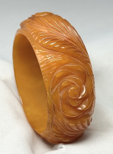BB459 Marbled amber heavily carved rose/leaf bakelite bangle - Image 2