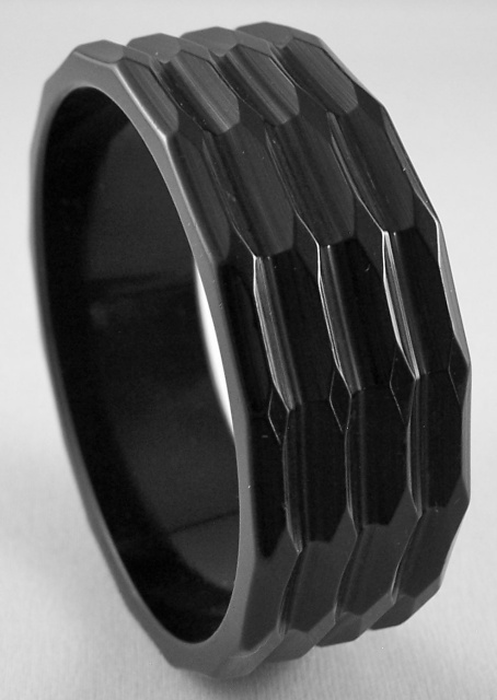 BB548 Black line/facet carved wide bangle - Image 2