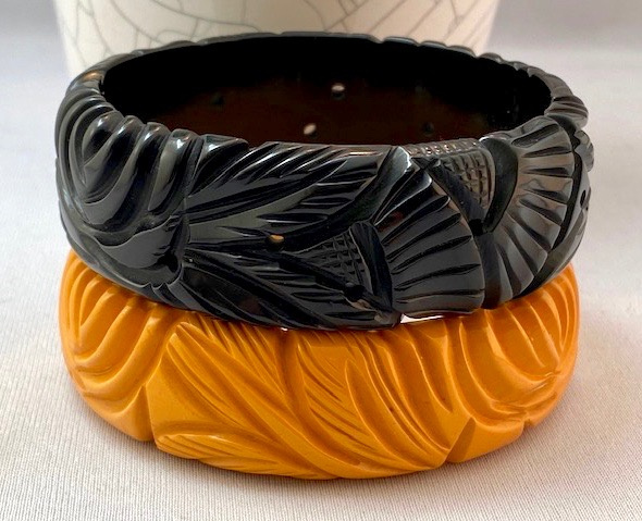BB627 Black & corn floral carved bakelite bangles - Image 2