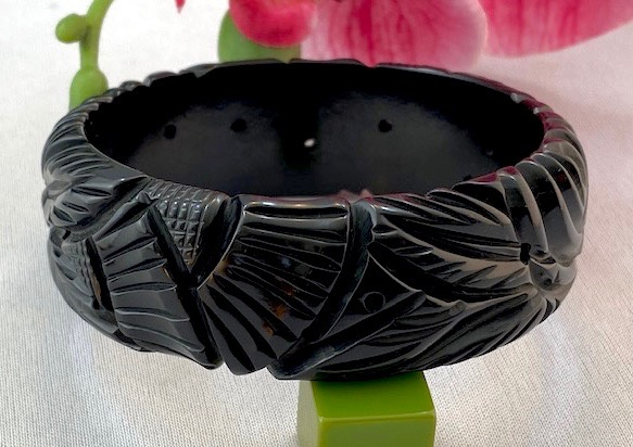 BB627 Black & corn floral carved bakelite bangles - Image 3