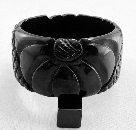 BB649 Wide black flower/pineapple carved bakelite bangle - Image 3