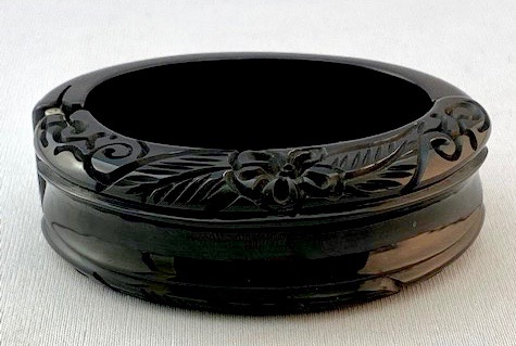 BB720 True black flower carved hinged bracelet - Image 2