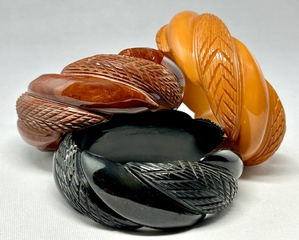 BB163 Trio wide super chunky rope carved bakelite bangles - Image 2